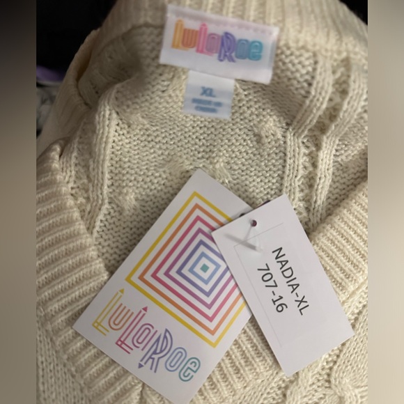 LulaRoe-Nadia XL Cream Cable Knit Sweater Vest - Picture 4 of 4